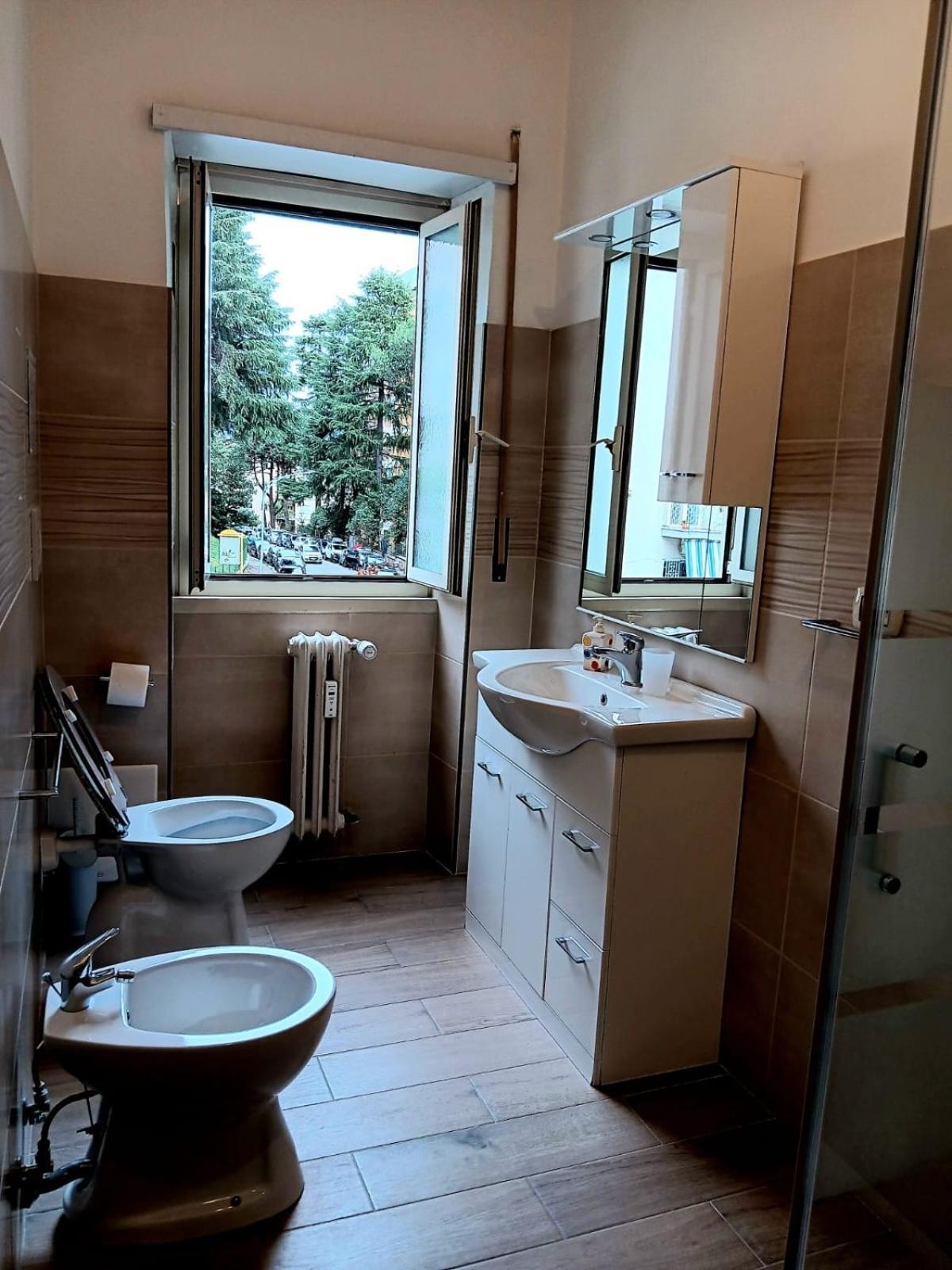 Apartment Sweet Rom